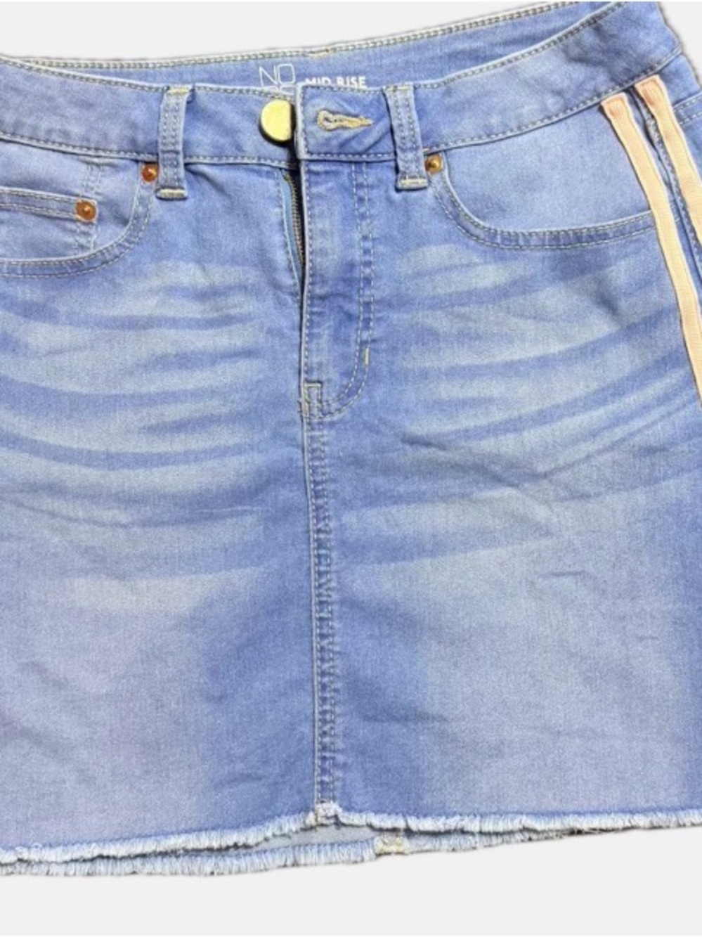 Women’s No Boundaries Light Blue Denim Mini with Pink Stripes. Skirt Size 9